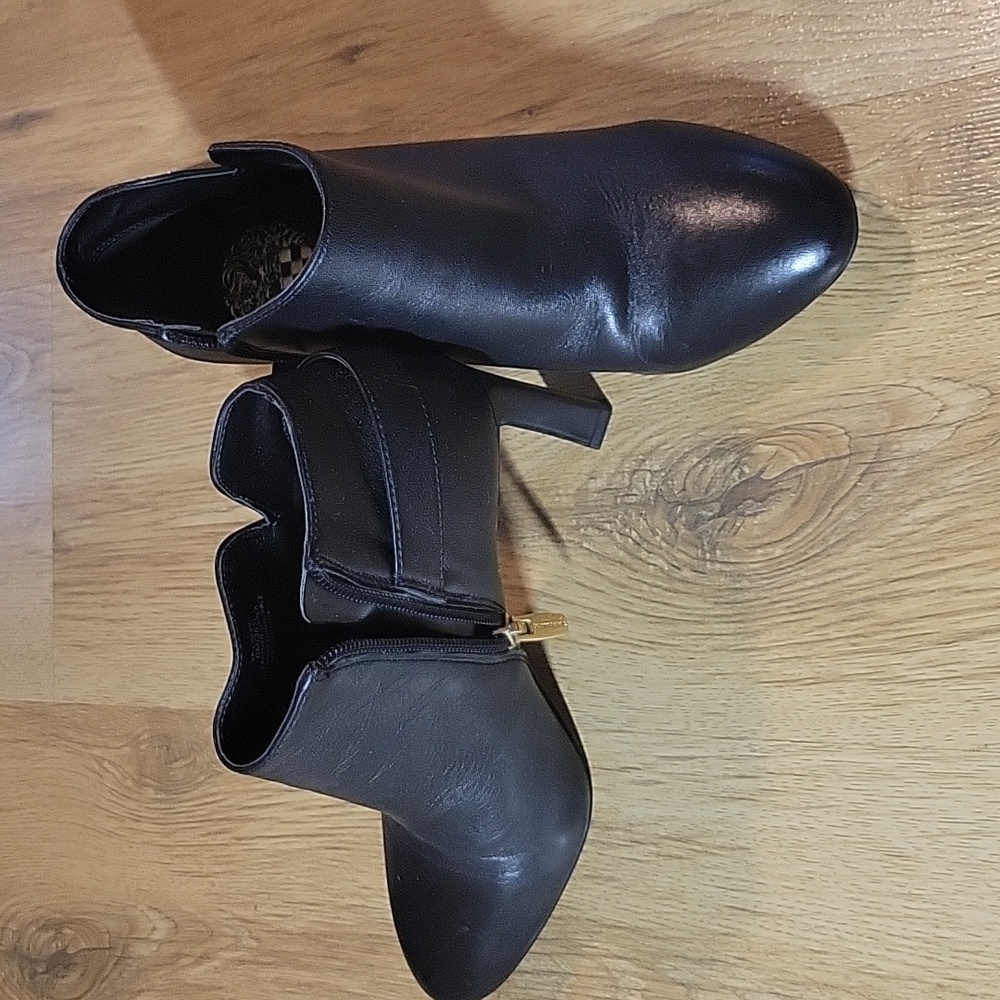 VINCE CAMUTO Black Ankle Boots